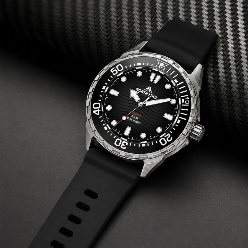 Vanefield Quartzo 300 on carbon fibre, three-quarter view