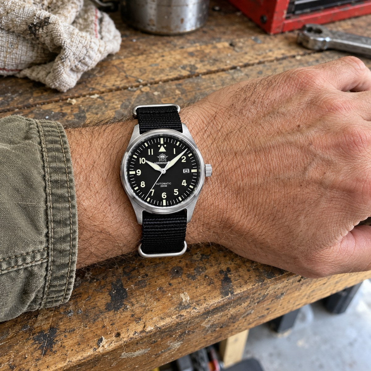 Vanefield Automatic 200M Black on wrist