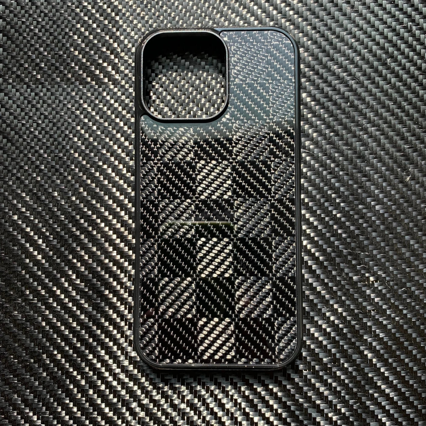 Vanefield CarbonArmor Case in square weave carbon fibre