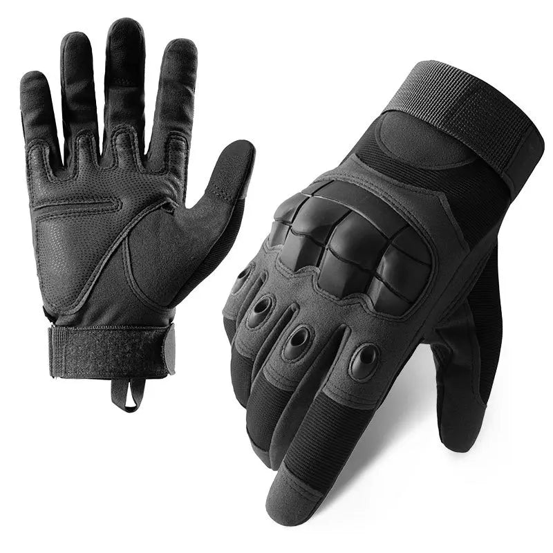 Vanefield combat gloves in black, three-quarter view