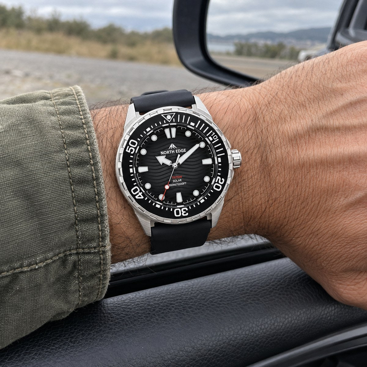 Vanefield Quartzo 300 Black (Rubber) on wrist