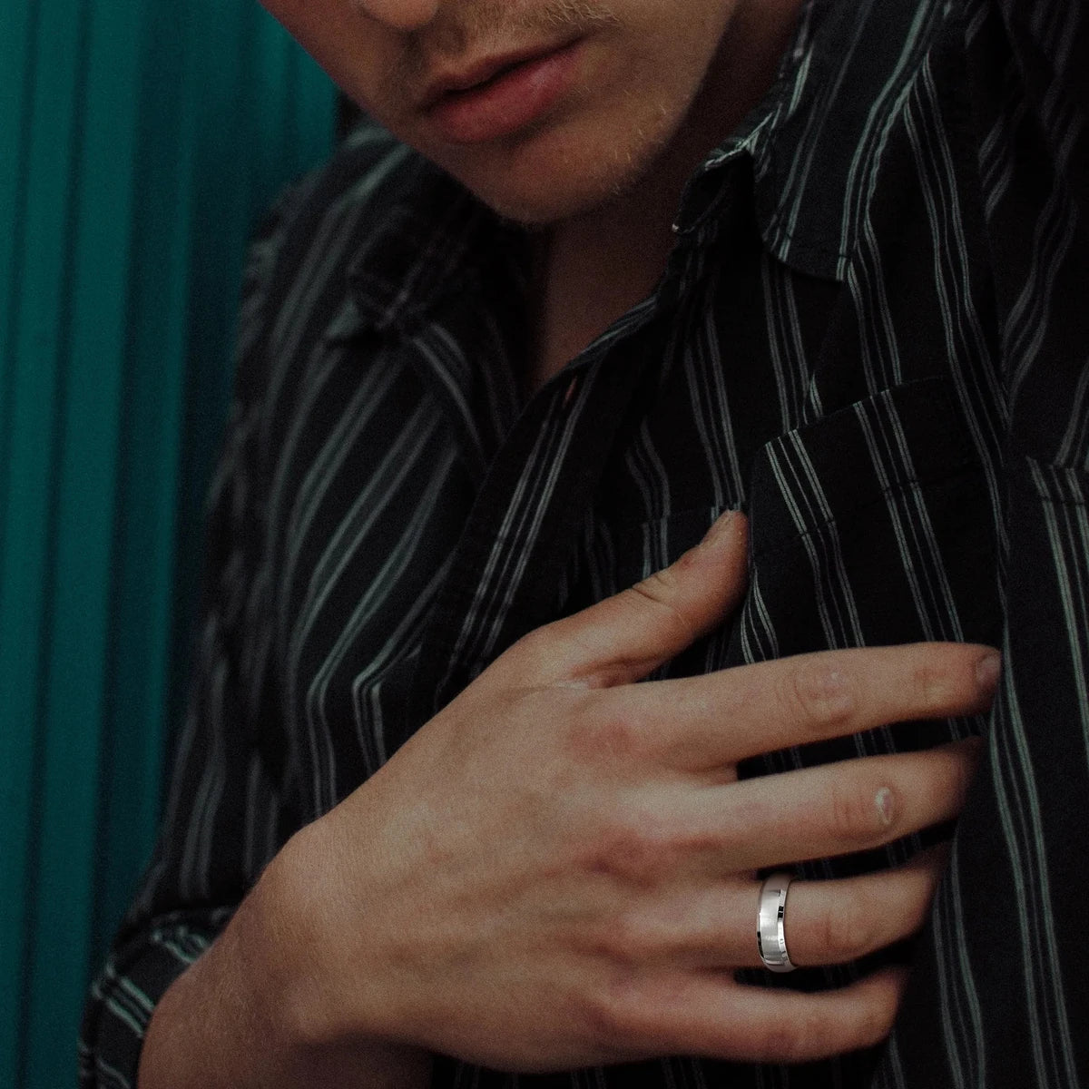 Man wearing the Vanefield Valor Ring in silver