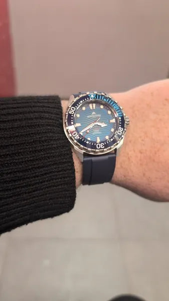 Vanefield Quartzo 300 worn by a customer