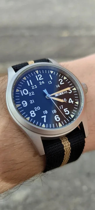 Vanefield Watch 4.1 worn by a customer
