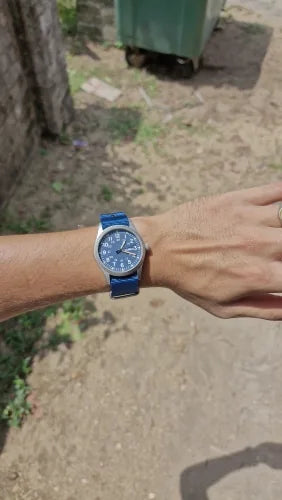 Vanefield Watch 4.1 worn by a customer