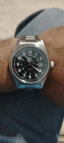 Vanefield Automatic 200M worn by a customer