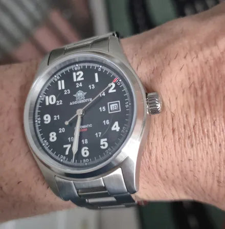 Vanefield Automatic 200M worn by a customer