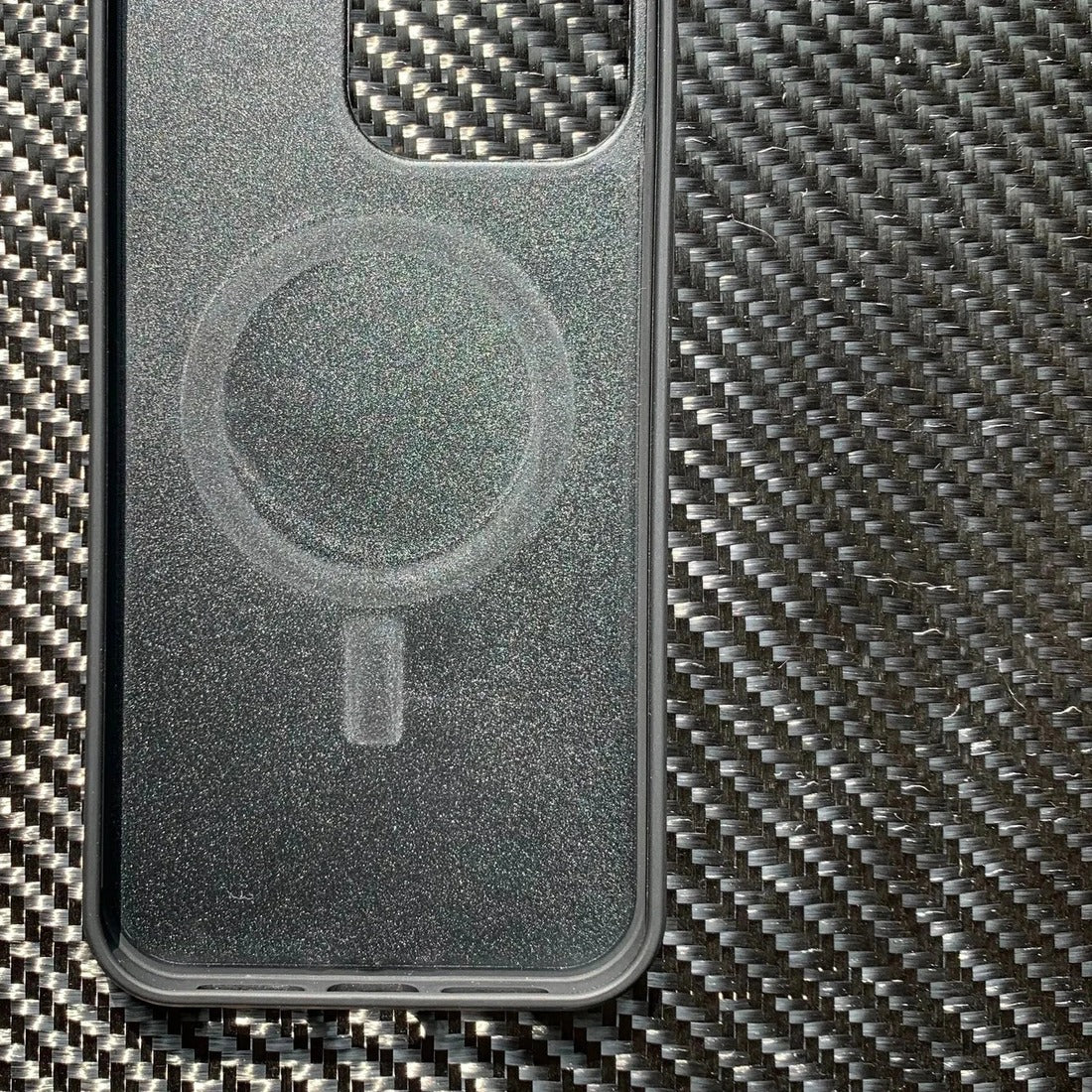 MAGSAFE-COMPATIBLE DESIGN